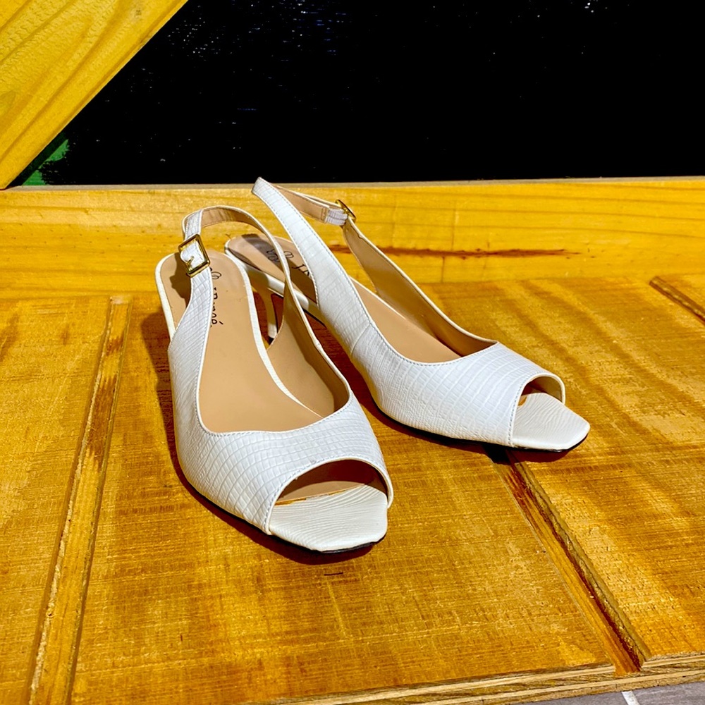 USED J. Reneé Low heel white shoes